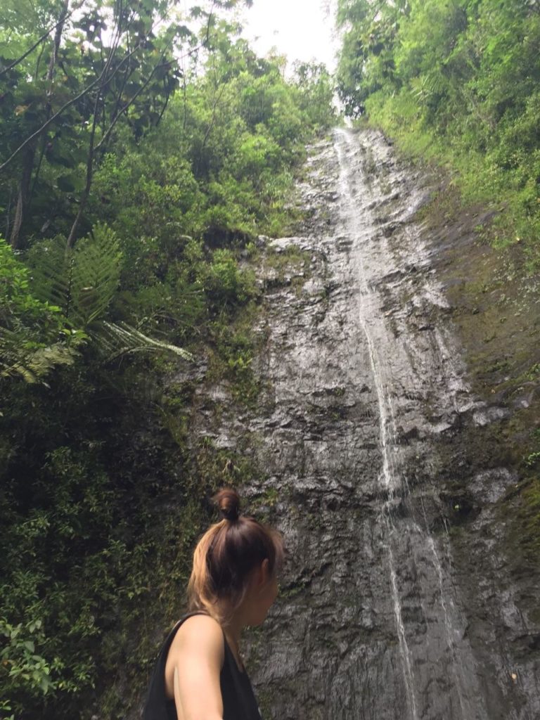 ハワイ「マノアの滝」〜マイナスイオンと滝の流れる音にワクワク♪〜